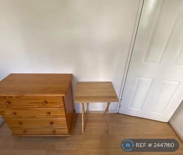 3 bedroom flat to rent - Photo 6
