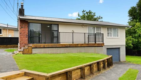 Freshly Renovated Three Bedroom in Chartwell - Photo 4