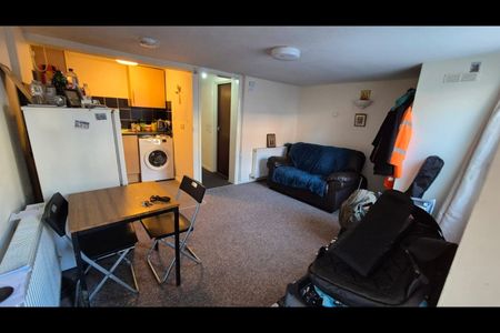 1 Bed Flat, Bedford Road, RG1 - Photo 2