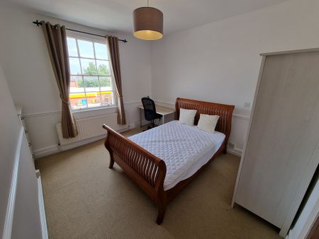 2 Bed Student Accommodation - Photo 3