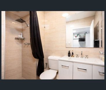 PRIME LOCATION - CRAWLEY - Photo 2