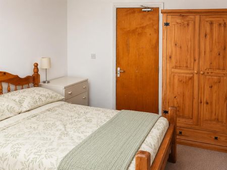 Flat C 364 High Street - Photo 2