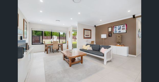 Private family entertainer with easy living appeal - Photo 1