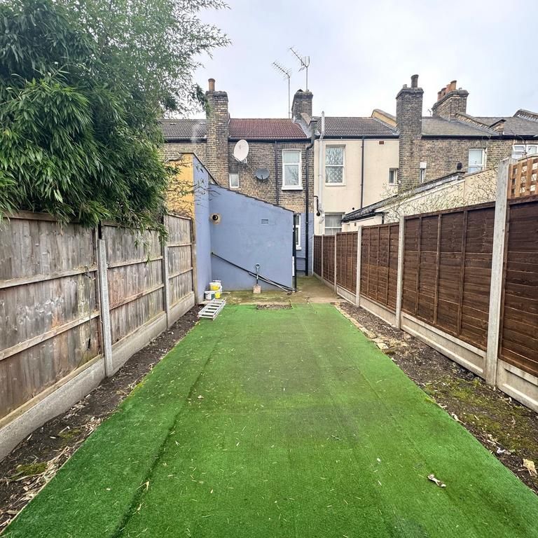 2 bedroom house to rent - Photo 1