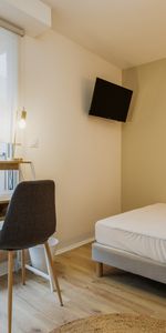 JACQUES PREVERT Roommate 4 Bedrooms at Le Bouscat - Photo 3