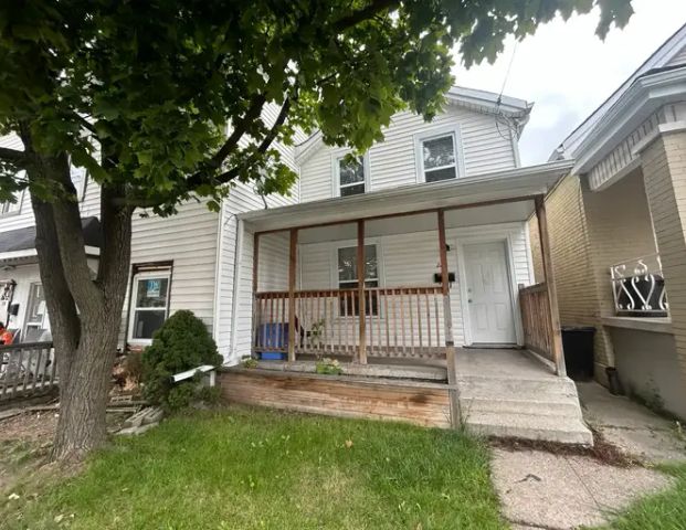 220 Rosslyn Ave North | 220 Rosslyn Avenue North, Hamilton - Photo 1