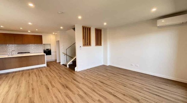 Brand-new 4 Bedroom Townhouse in Rangitoto Zone - Photo 1