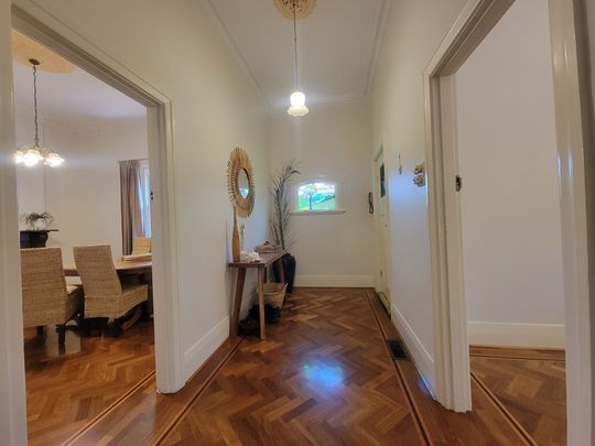 Caulfield North - Photo 1