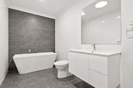 Spacious 3 Bed Room Town House - Photo 4