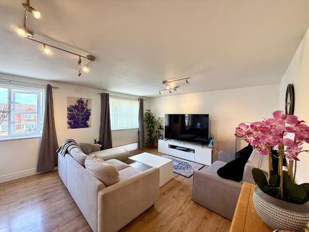 2 bedroom flat to rent - Photo 2