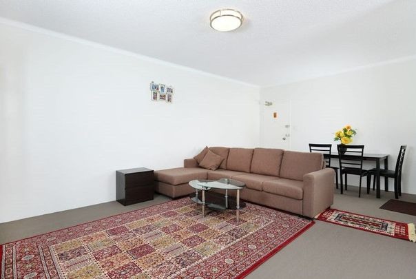 Spacious Two Bedroom Apartment in the Heart of Mortdale - Photo 1