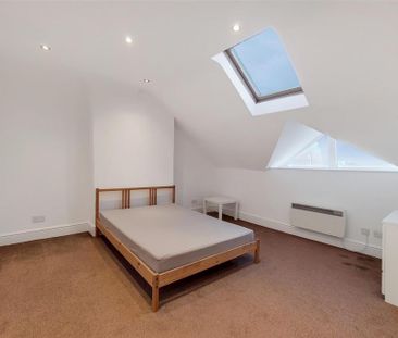 3 bedroom flat to rent - Photo 3