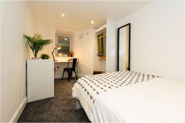 6 bedroom house to rent - Photo 1