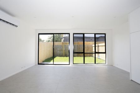 98 Royal Road, Braybrook VIC 3019 - Photo 3