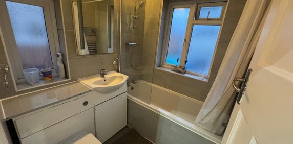 Room in a Shared House, Carlyon Road, HA0 - Photo 2