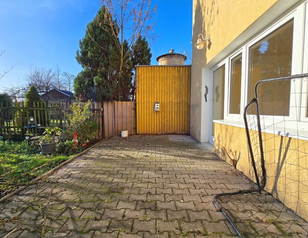 Relaxen Sie auf Ihrer Sonnenterrasse mit Blick in den Garten - Photo 1