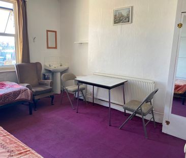 Room in a Shared House, Shepherds Bush Road, W6 - Photo 2