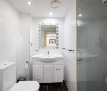 Riverside Studio Apartment on 8th Floor - Photo 3