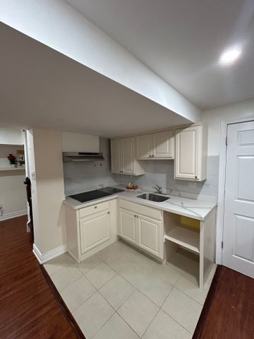 For Lease - 537 Navigator Drive Unit# Basement, Mississauga, Ontario - Photo 3
