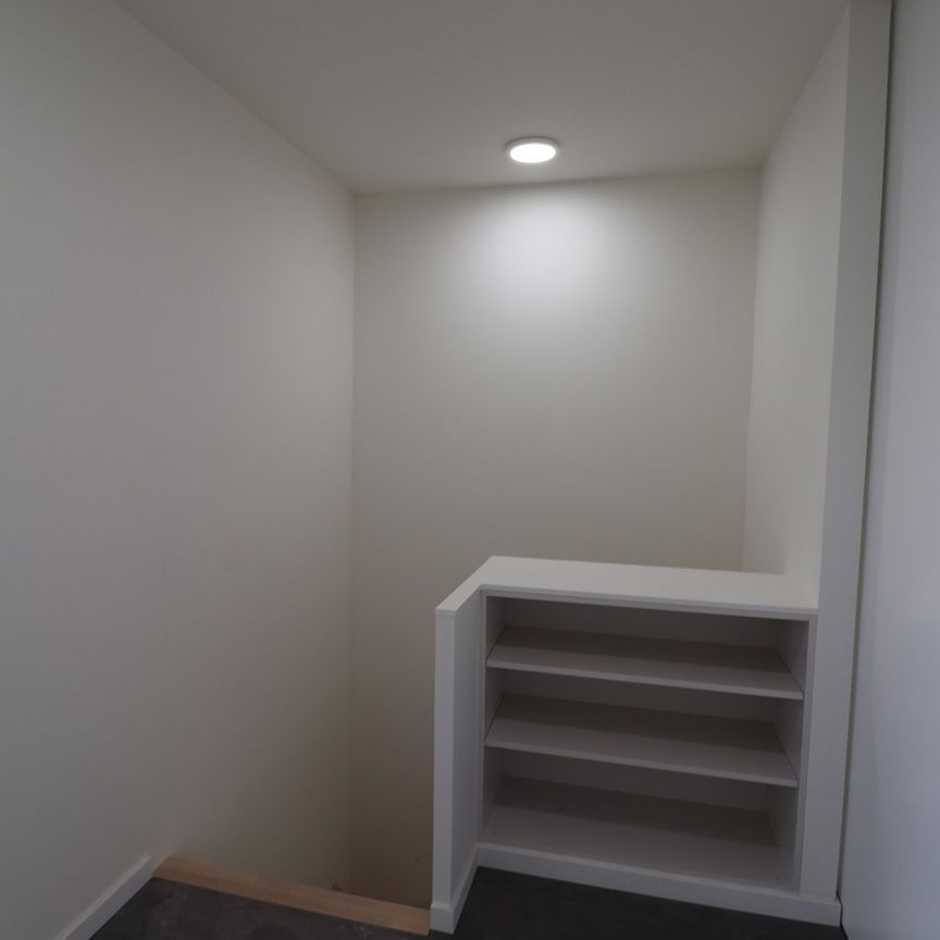 Gerenoveerd duplex-appartement met 3 slaapkamers, terras en autostaanplaats met fietsenberging. - Foto 1