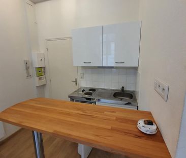 A LOUER STUDIO PROCHE CATHEDRALE ET GARE - Photo 1