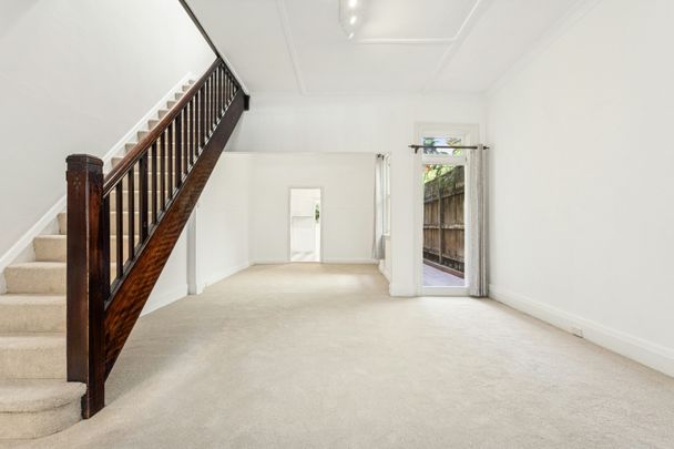 Newly Renovated Terrace, Prime Location - Photo 1