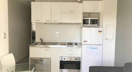 2 bedroom apartment with 1 bathroom - Photo 2