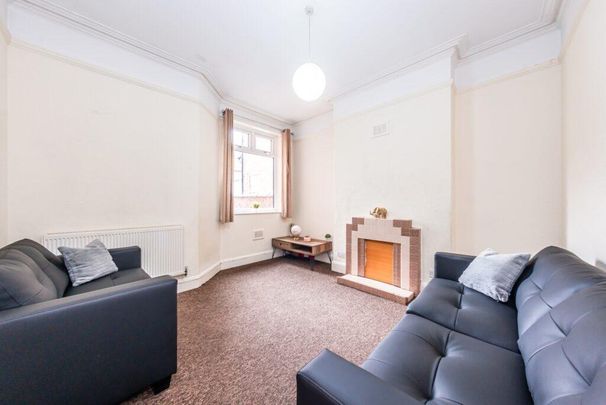 6 bedroom terraced house to rent - Photo 1