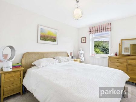 Pensclose, Witney, Oxfordshire, OX28 - Photo 3