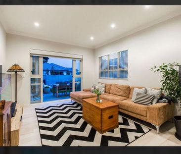 Charming Stonefields Townhouse! - Photo 1