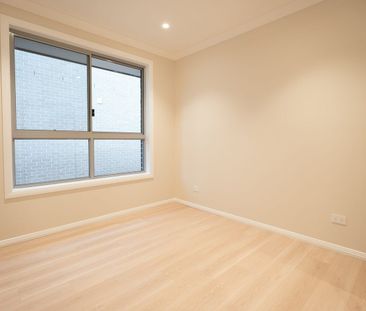 Modern 4-Bedroom Living in Prime Oran Park Location ! - Photo 5