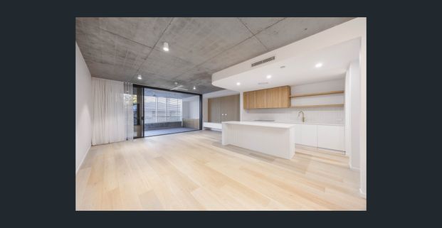 Architectural Coastal Villa – Boutique Living in the Heart of Miami - Photo 1