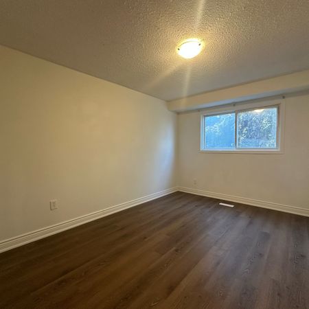 For Lease - 24 Peterson Court, Brampton, Ontario - Photo 4