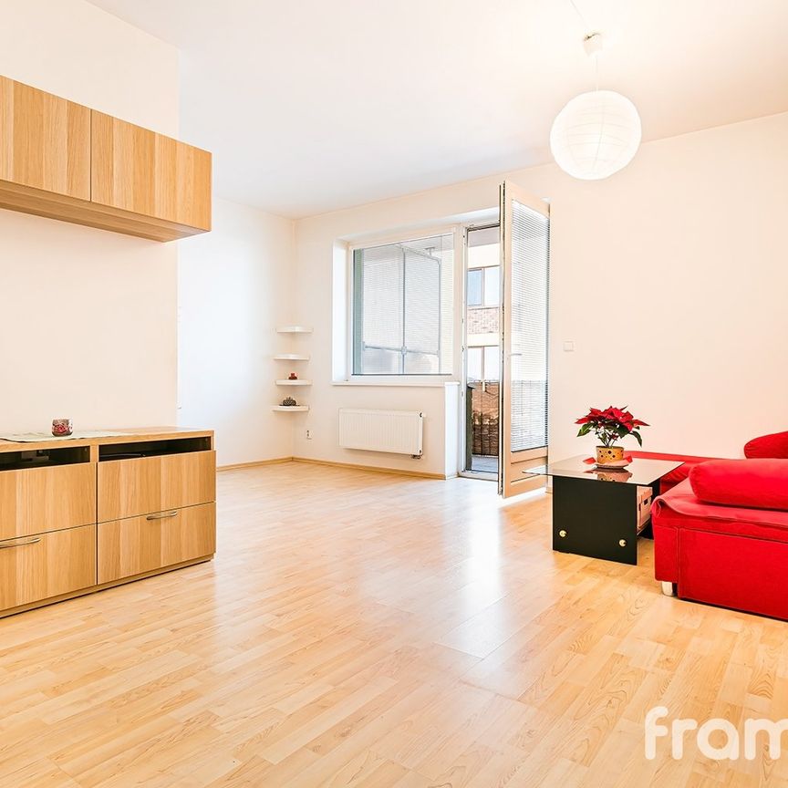 Pronájem bytu 1+kk a garsoniéry 36 m², U Leskavy, Brno - Photo 1