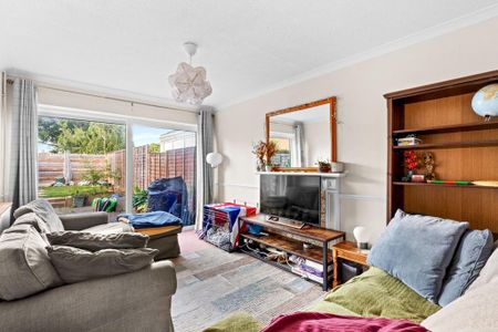 3 bedroom end of terrace house to rent - Photo 3