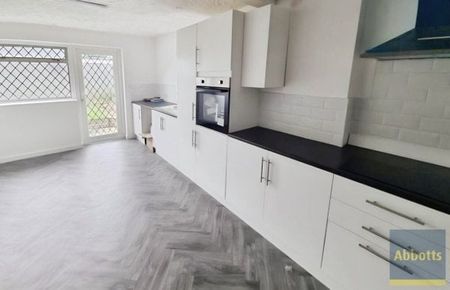 Manor Avenue, Basildon - Photo 3