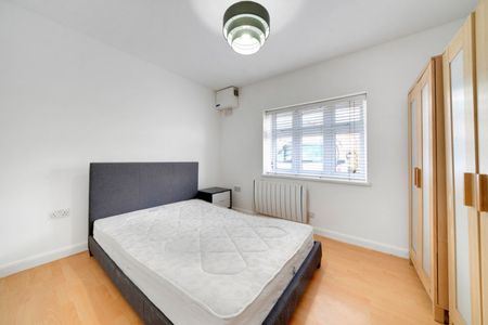 Longbridge Road, Barking, Essex IG11 - Photo 4