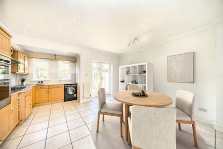 4 bedroom terraced house to rent - Photo 5