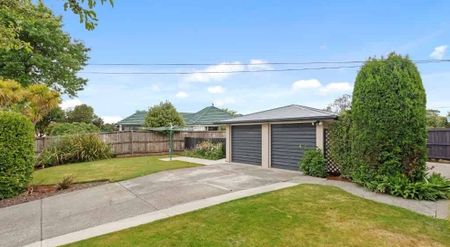 Spacious Living - Photo 5