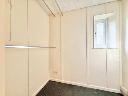 2 bedroom end of terrace house to rent - Photo 2