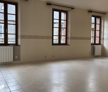 COUTANCES, dans l'hypercentre, DEUX pièces avec garage - Photo 2