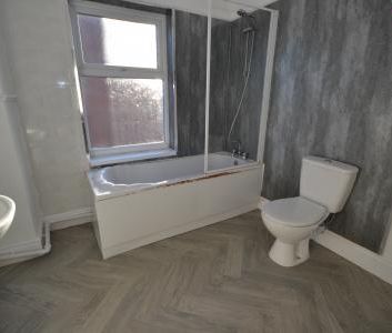 2 bedroom Terraced House To Let - Photo 3