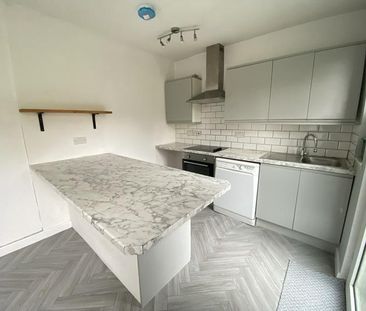 2 bedroom semi-detached house to rent - Photo 4