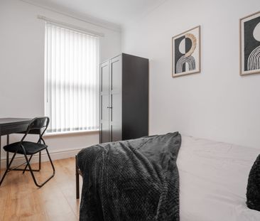Room in a Shared House, Garmoyle Road, L15 - Photo 3