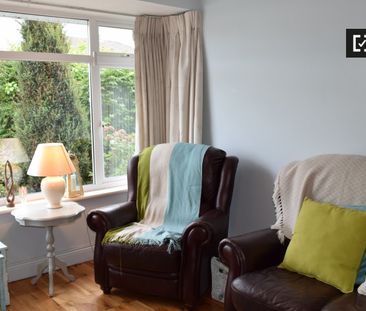 Lovely room in 3-bedroom house in Templeouge, Dublin - Photo 4