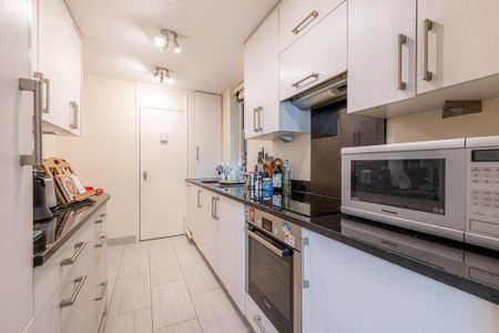 2 bedroom flat to rent - Photo 4