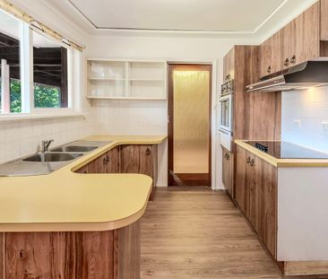 Bright and Spacious Family Home - Photo 4