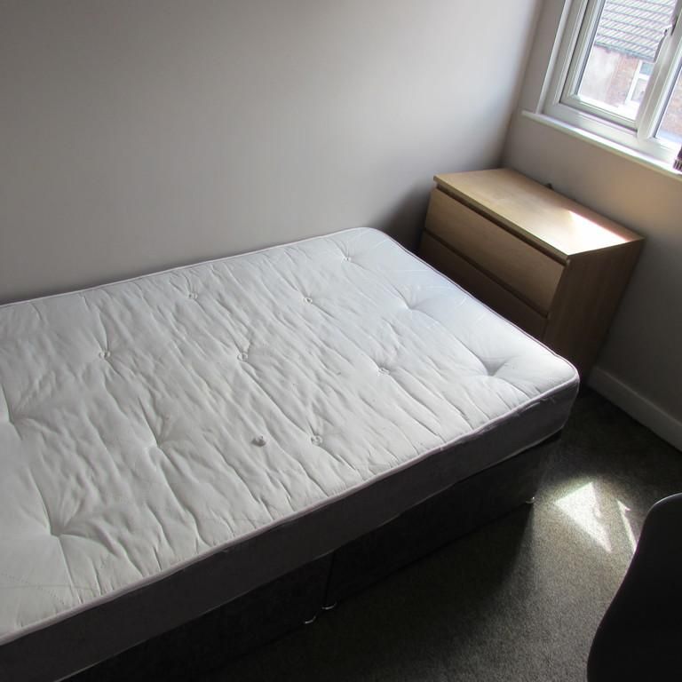 6 bedroom terraced house to rent - Photo 1
