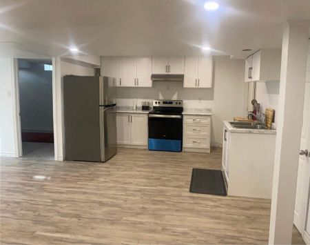 For Lease - 540 Mcgregor Farm Trail, Newmarket, Ontario - Photo 2