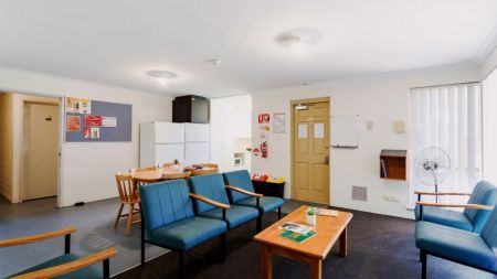 6 Bedroom Apartment - Photo 3